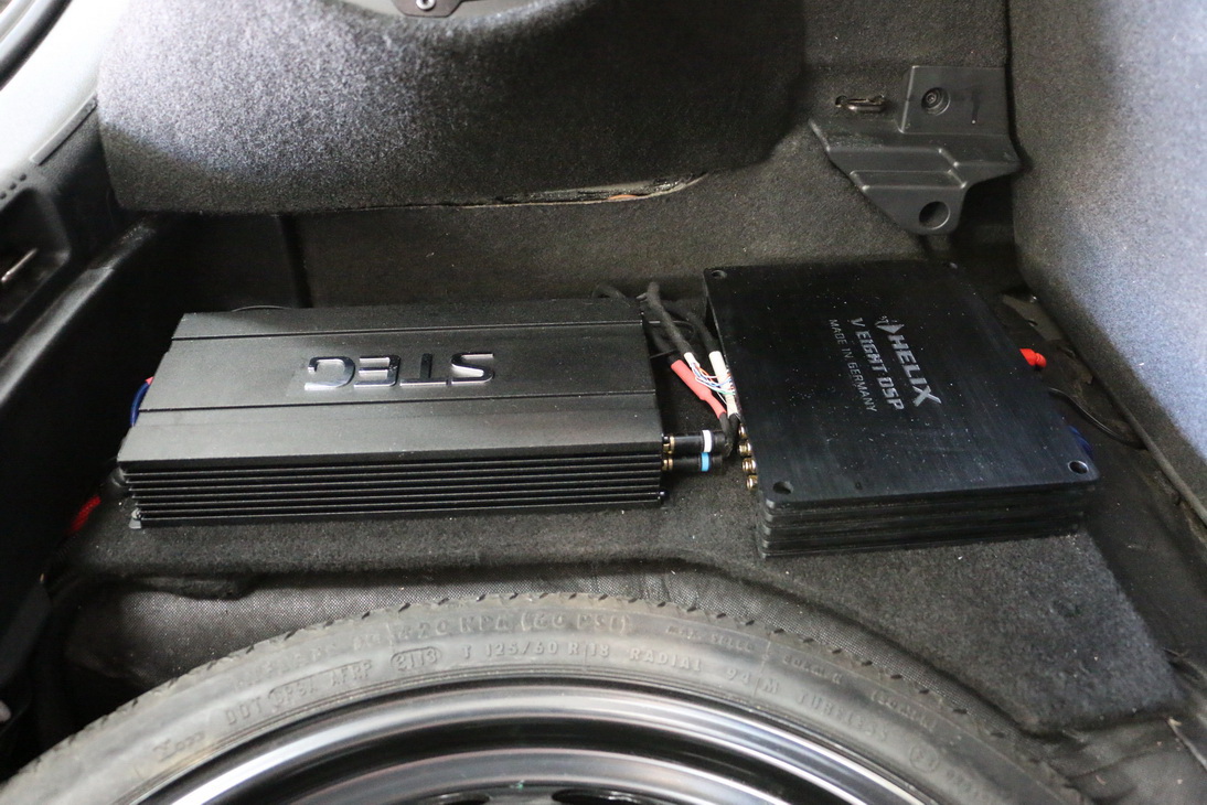 Установка усилителя в Audi A1