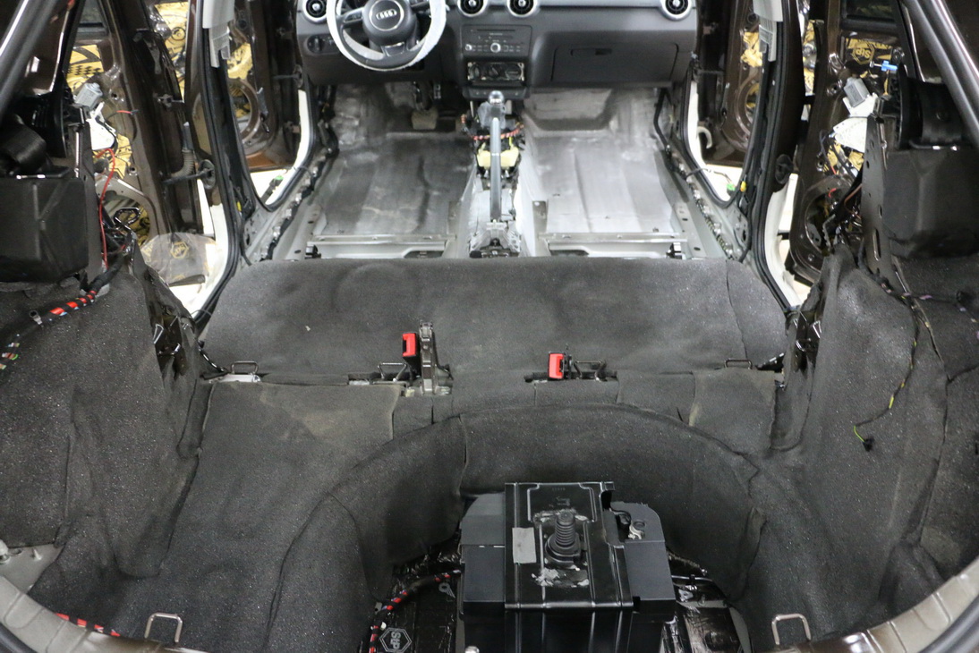 Шумоизоляция багажника Audi A1