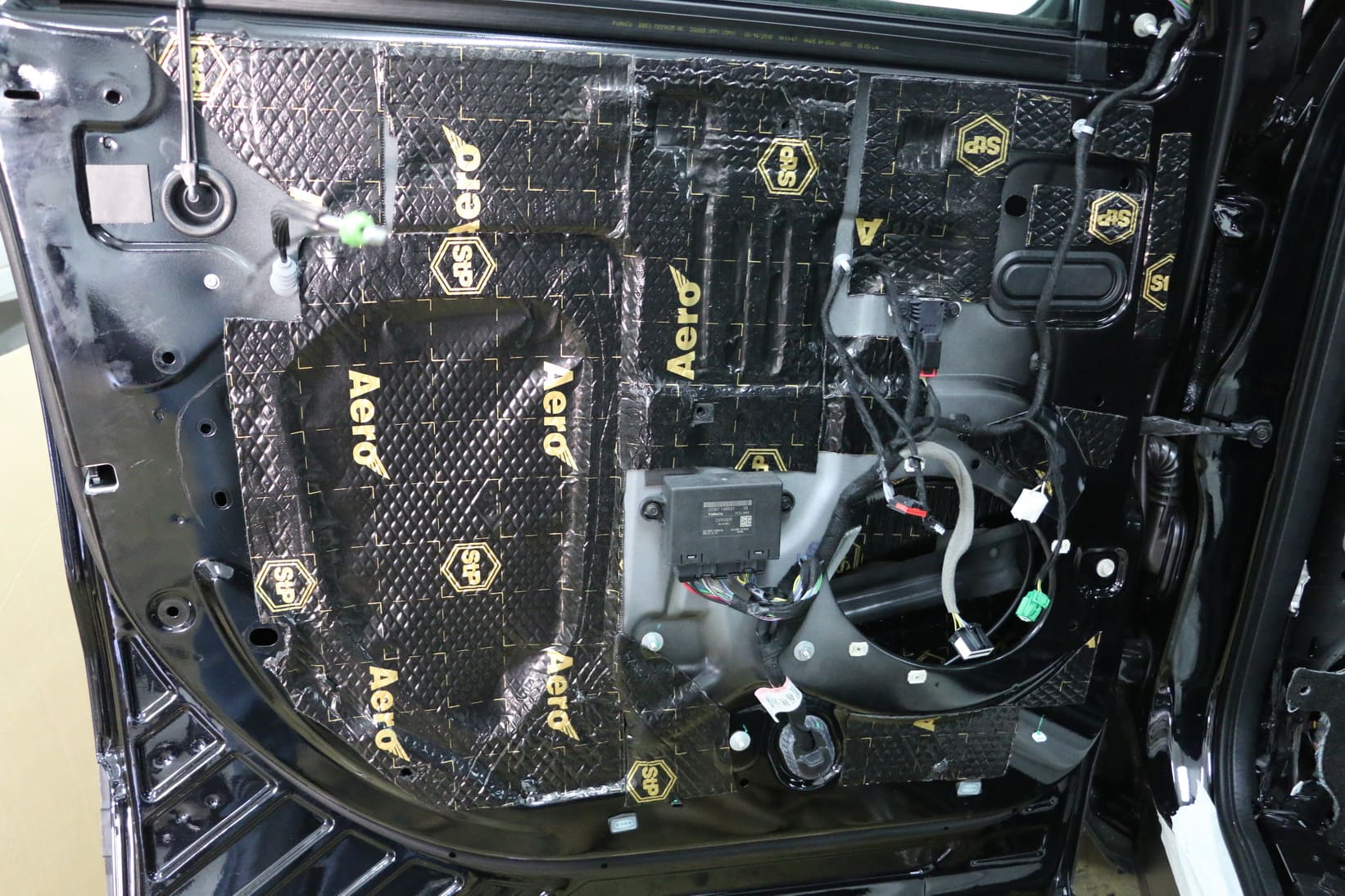 Шумоизоляция дверей Ford Explorer