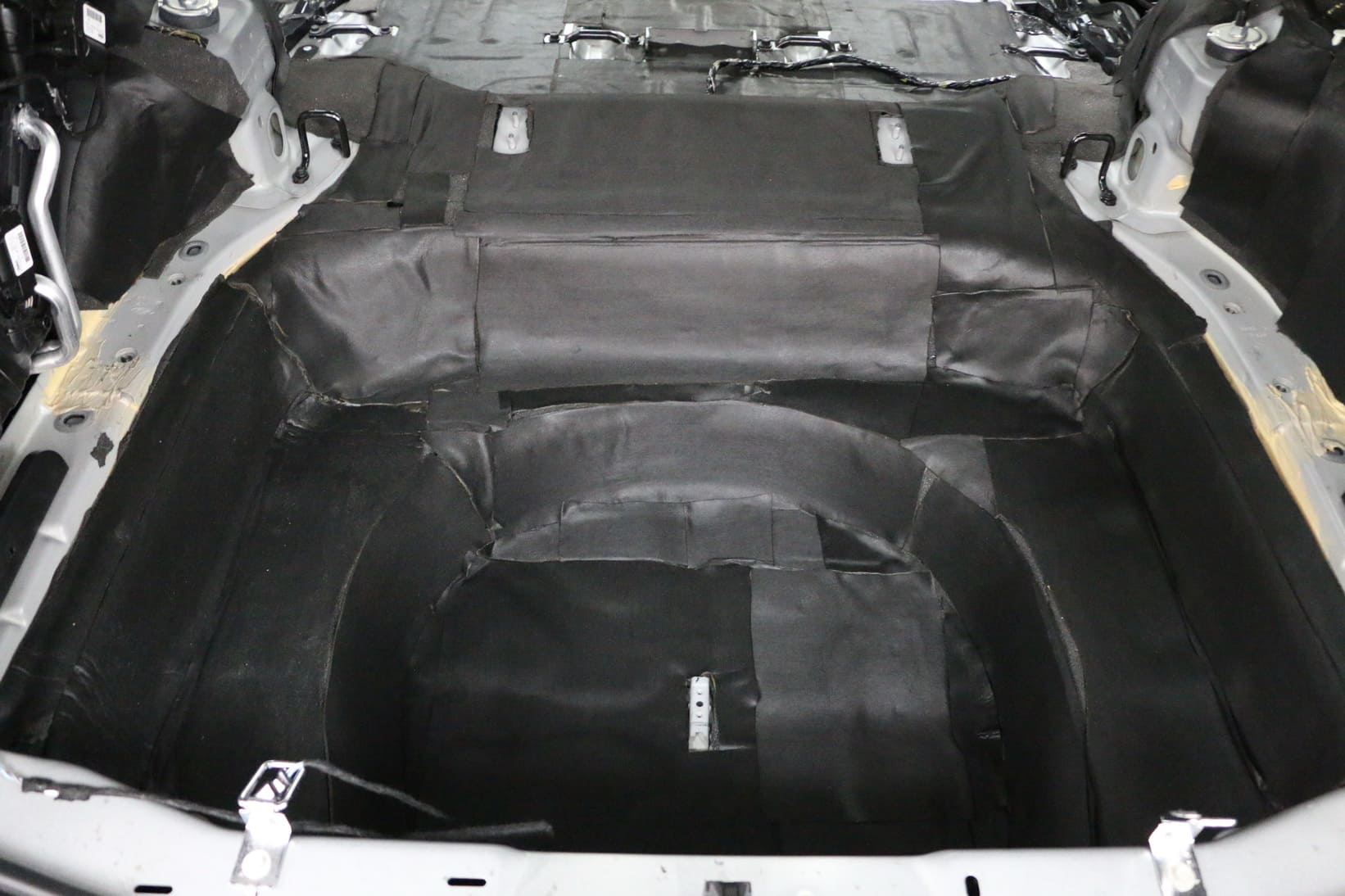 Шумоизоляция багажника Ford Explorer