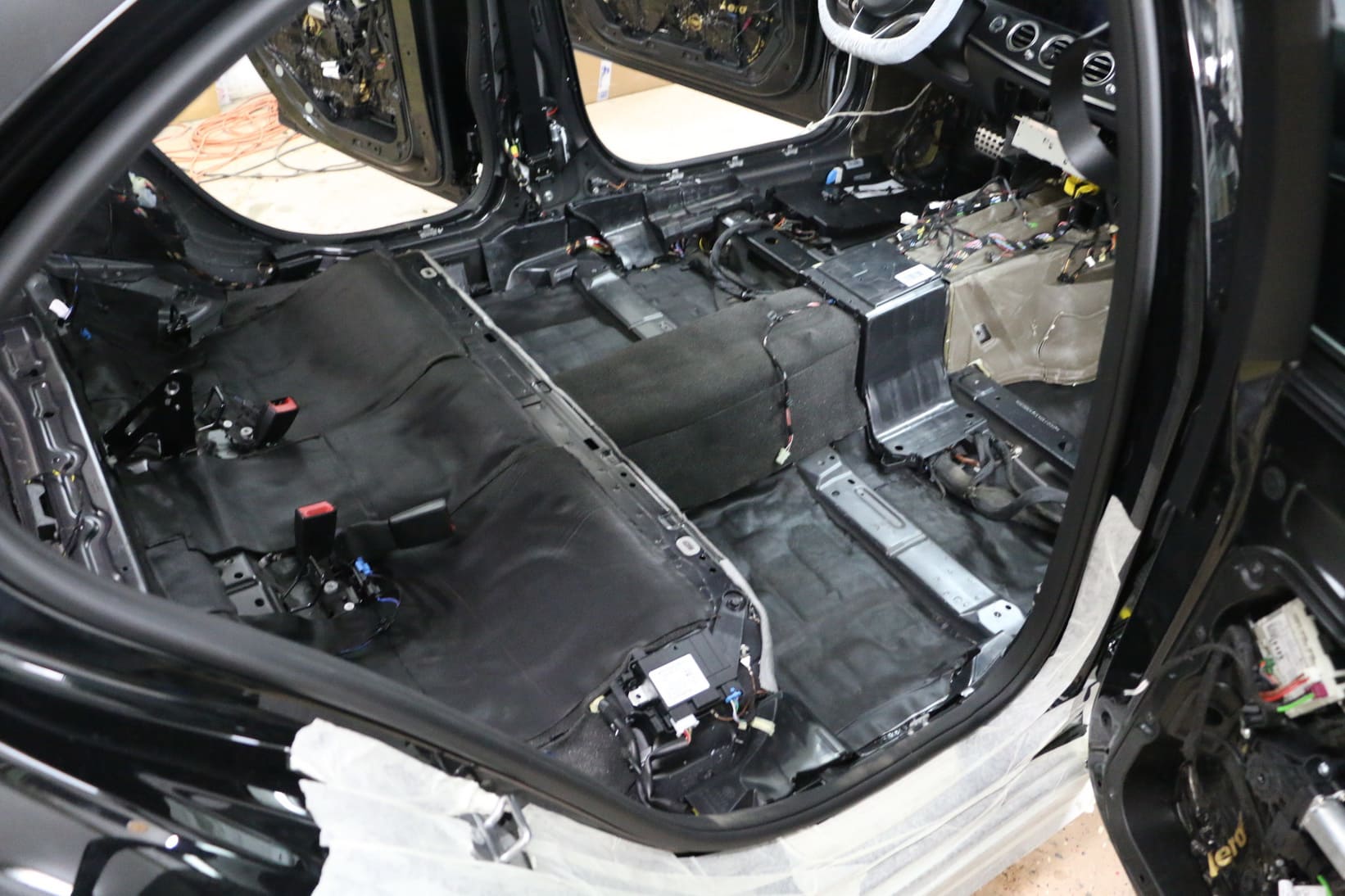 Полная шумоизоляция Mercedes-Benz E200.